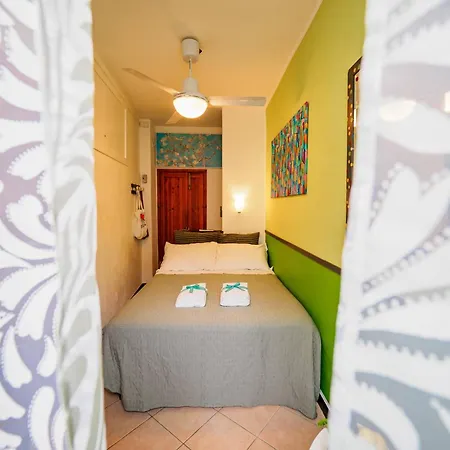 Carmelina Tiny Village 3* Vernazza